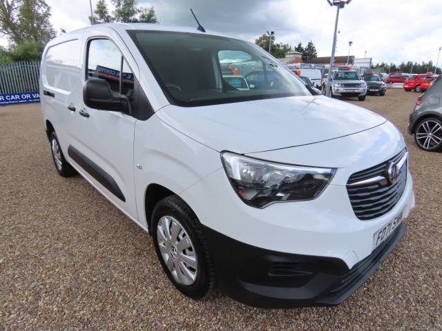 Vauxhall Combo Cargo 2300 1.5 Turbo D 100ps L2 H1 Dynamic Van Panel Van Diesel White