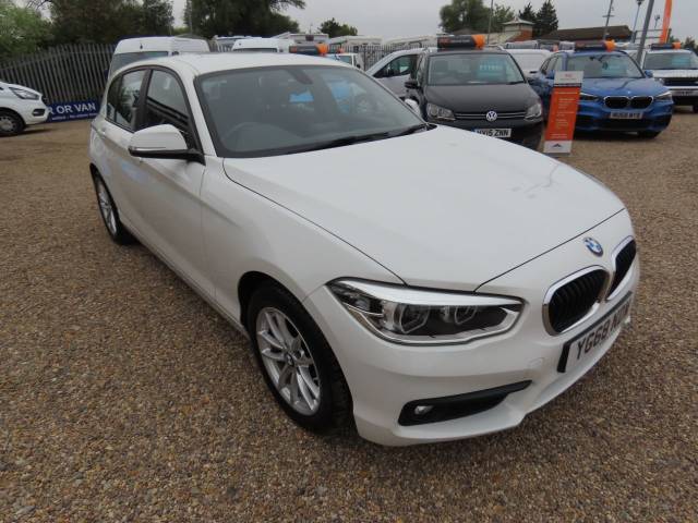 BMW 1 Series 118i [1.5] SE Business 5dr [Nv/Servotrn] Step Auto Hatchback Petrol White